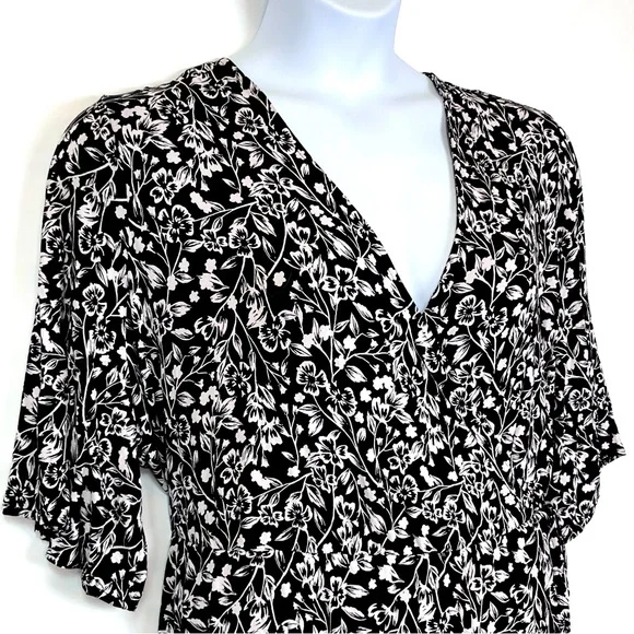 Old Navy Dress Size 3X Waist-Defined Plus-Size Wrap-Front Dress Black Floral - Picture 4 of 14